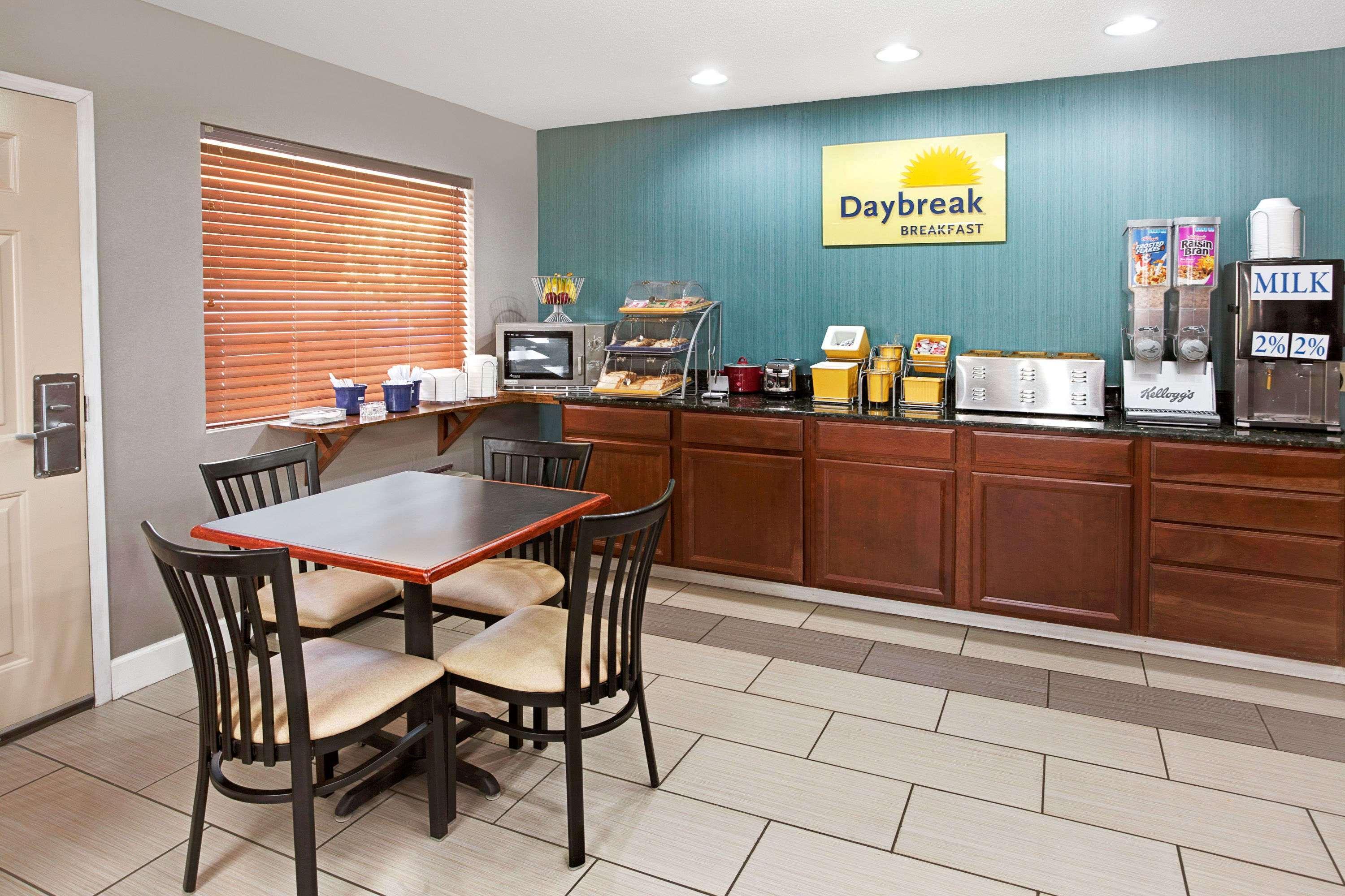 Days Inn By Wyndham Acworth Exteriör bild